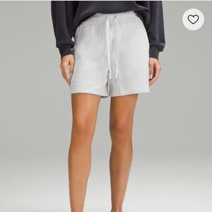 GUC Lululemon Scuba High-Rise Short 5" - Heathered Core Ultra Light Gray - Sz 14